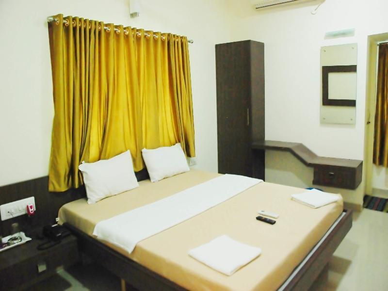 Hotel Pon Amutha Karūr Dış mekan fotoğraf